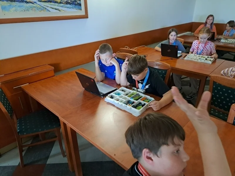 14 2zajecia z konstruowania i programowania robotow.